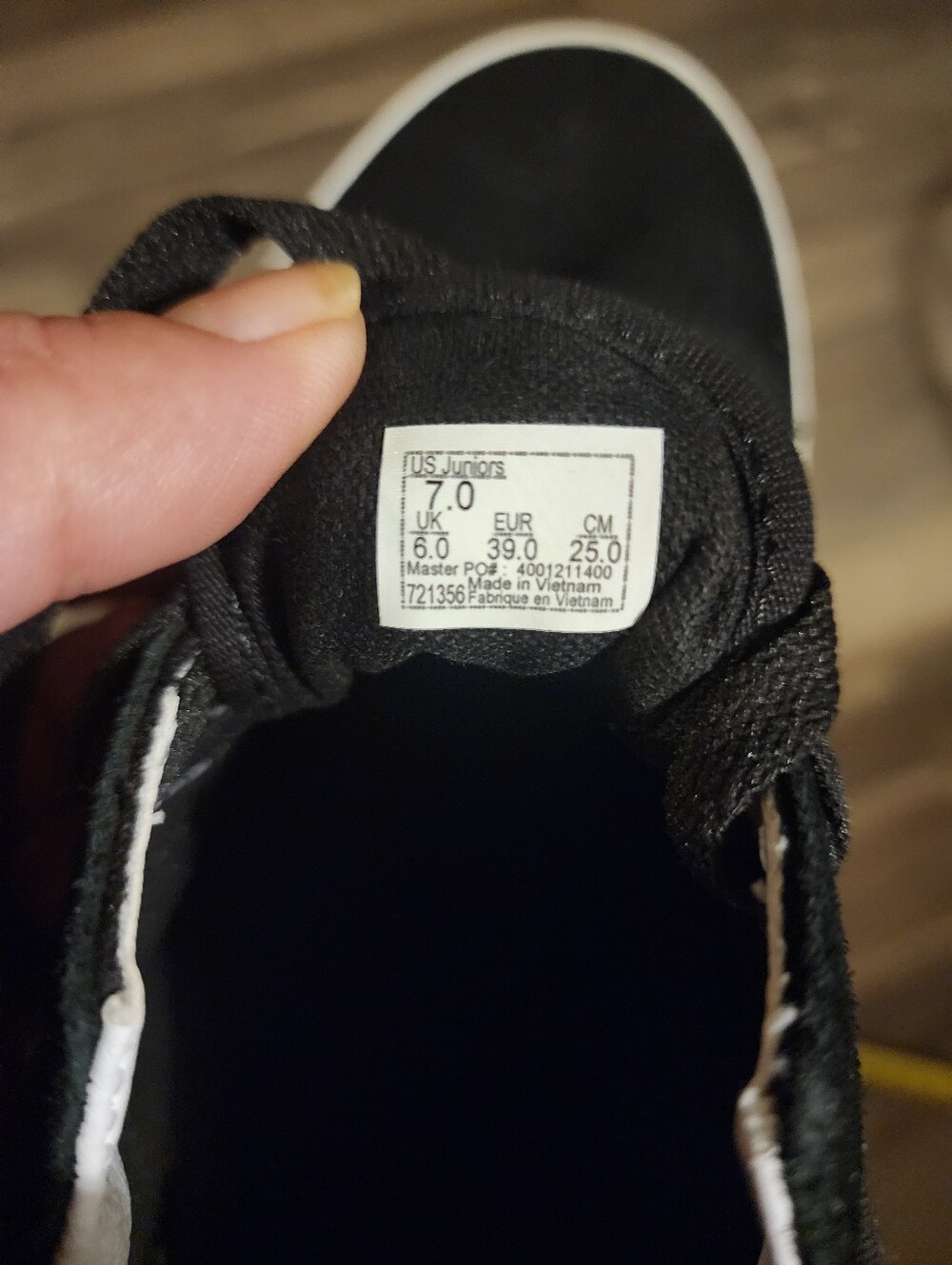 Vans - Picture 5 of 9